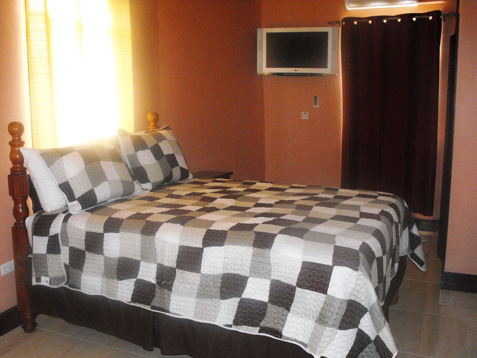 Hotel Tropik Leadonna Montego Bay Extérieur photo